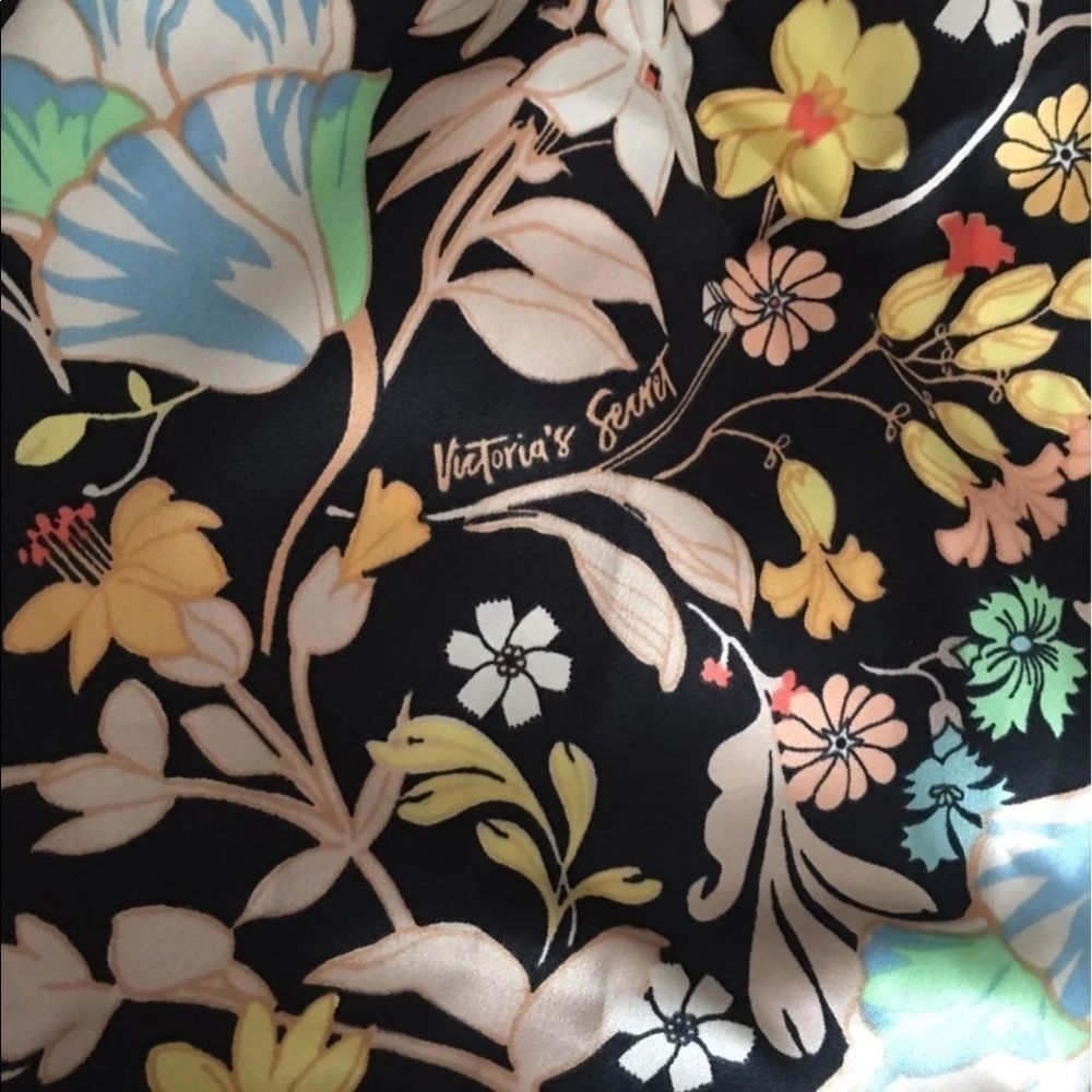 Victoria’s Secret Satin Flounce Romper Size Large - Picture 5 of 6